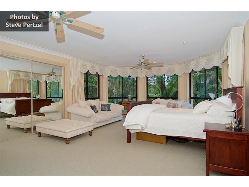 9 Maltravers Dr, Arundel QLD 4214