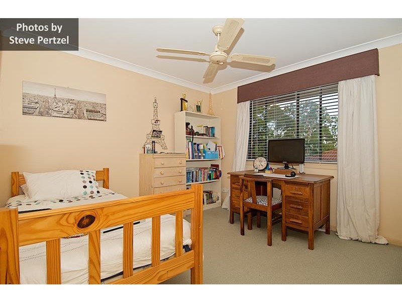 9 Maltravers Dr, Arundel QLD 4214