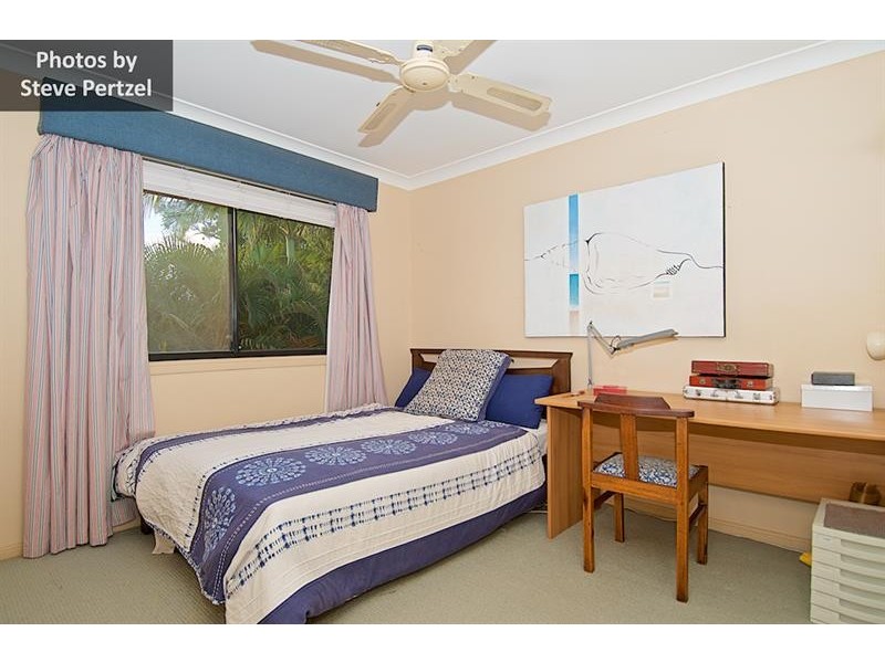 9 Maltravers Dr, Arundel QLD 4214