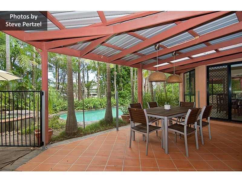 9 Maltravers Dr, Arundel QLD 4214