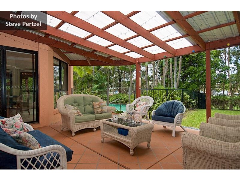 9 Maltravers Dr, Arundel QLD 4214