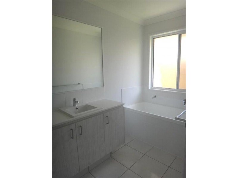 38 Hasemann Cres, Upper Coomera QLD 4209