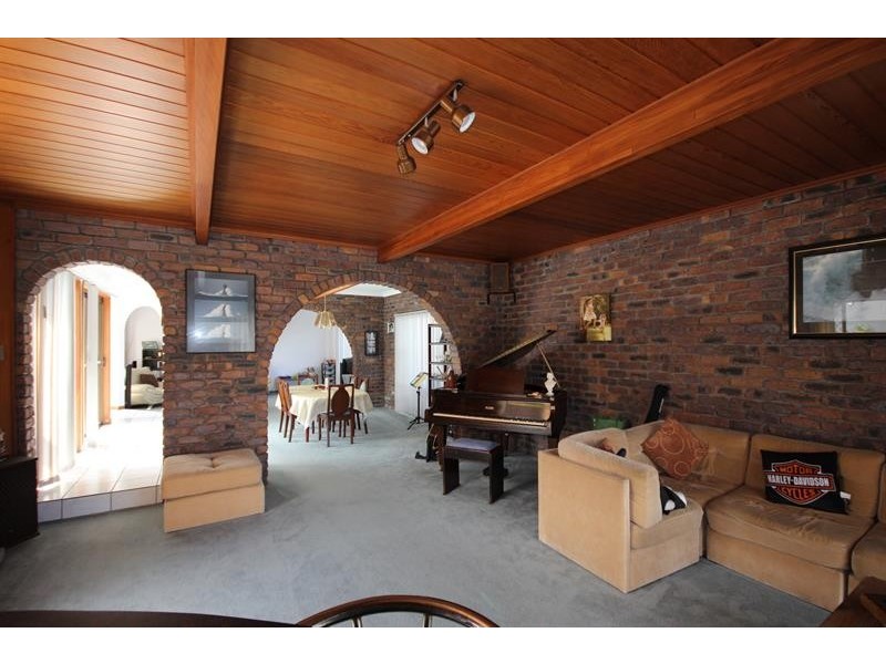 24 Thompson St, Biggera Waters QLD 4216