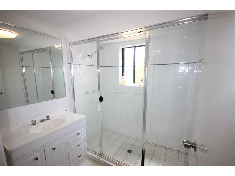 8/2 Johnston St, Southport QLD 4215