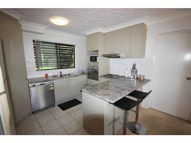 8/2 Johnston St, Southport QLD 4215