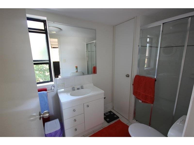 8/2 Johnston St, Southport QLD 4215