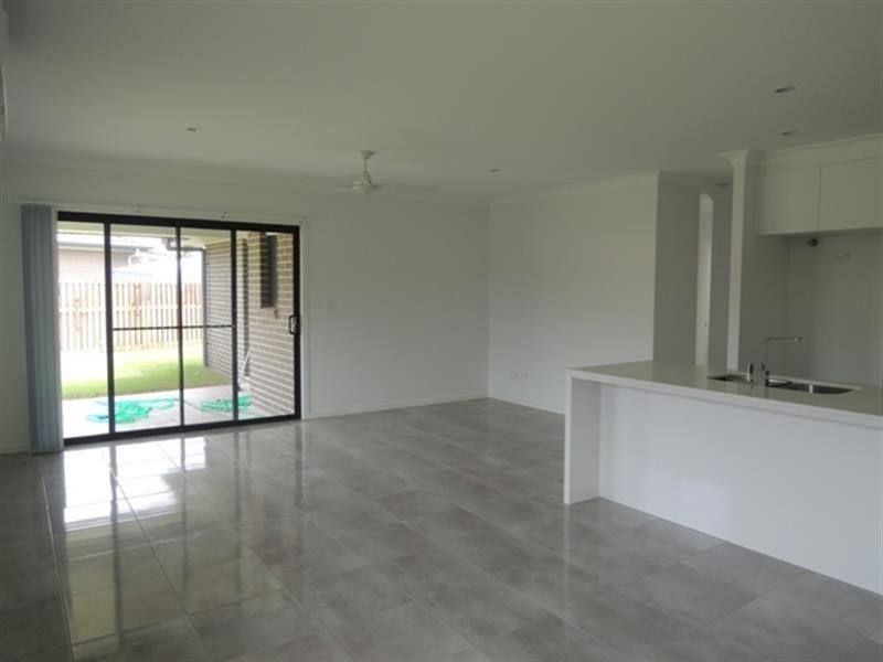 97 Beaumont Dr, Pimpama QLD 4209