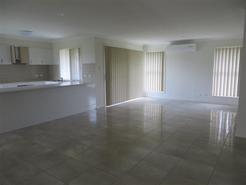 16 Phoebe Way, Gleneagle QLD 4285