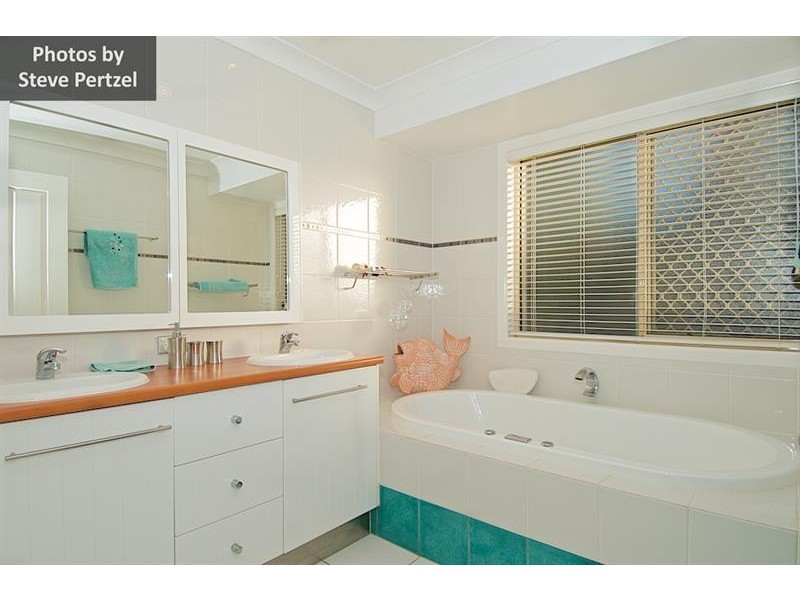 34 Ben Hogan Cres, Parkwood QLD 4214