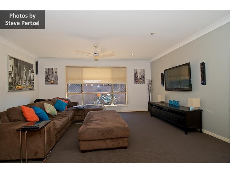 11 Harrow Pl, Arundel QLD 4214