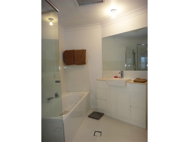 4/38 Abalone Ave, Paradise Point QLD 4216