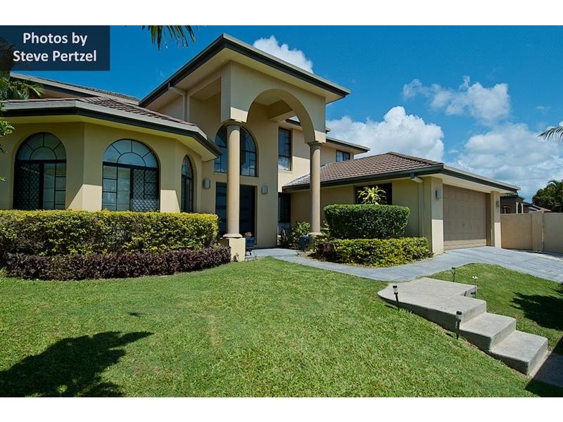 8 Maltravers Dr, Arundel QLD 4214