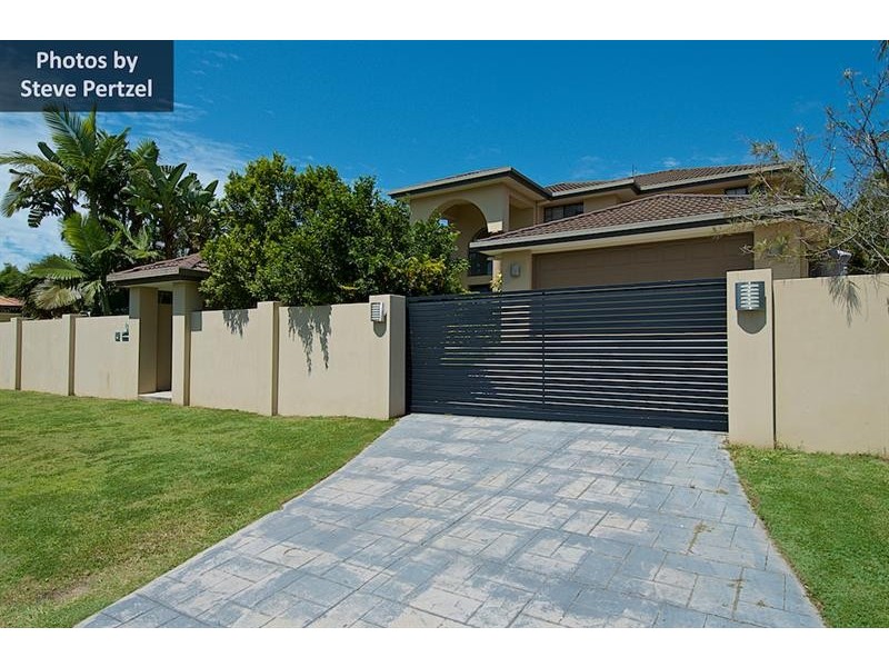 8 Maltravers Dr, Arundel QLD 4214