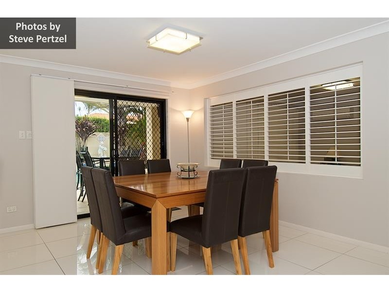 8 Maltravers Dr, Arundel QLD 4214