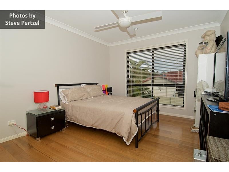 8 Maltravers Dr, Arundel QLD 4214