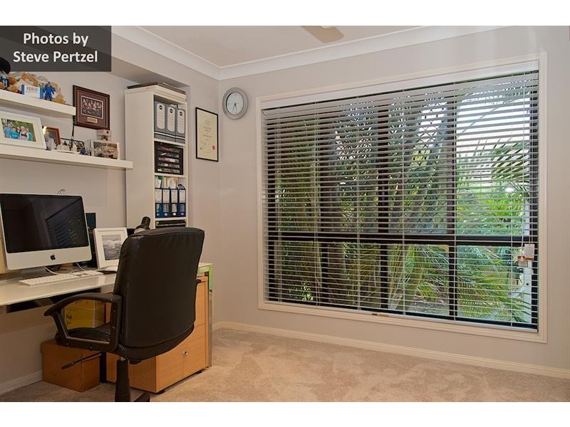 8 Maltravers Dr, Arundel QLD 4214