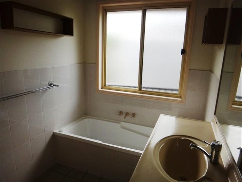 23 Tee Trees Bvd, Arundel QLD 4214