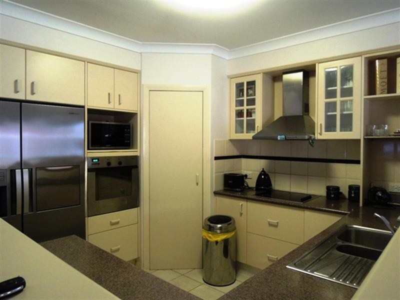 47 Canada Pl, Arundel QLD 4214