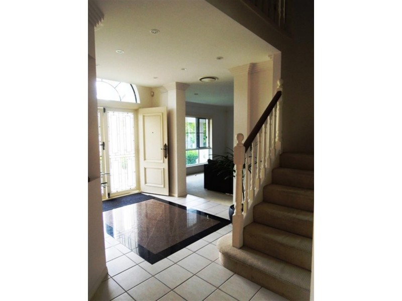 47 Canada Pl, Arundel QLD 4214