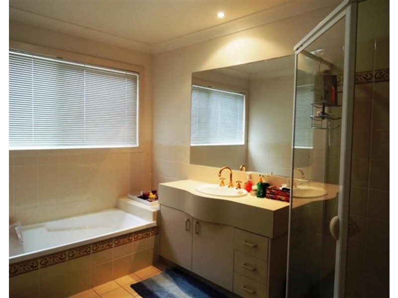 47 Canada Pl, Arundel QLD 4214