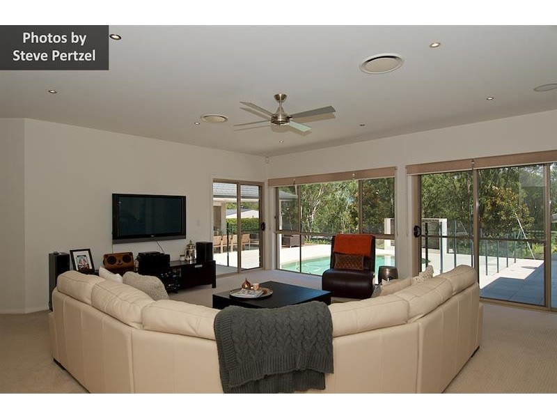 4 Riverdowns Cres, Helensvale QLD 4212