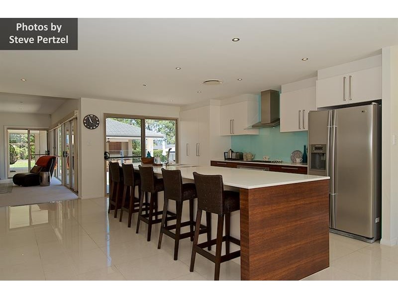 4 Riverdowns Cres, Helensvale QLD 4212