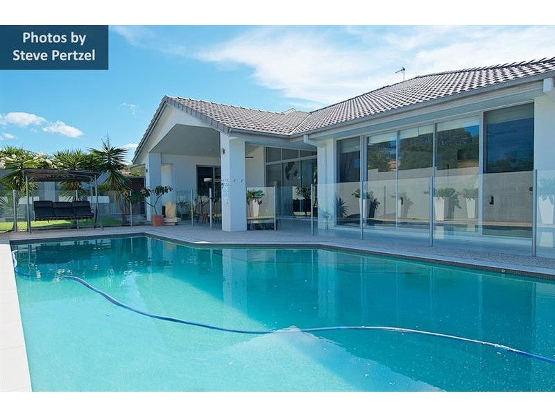 1 Midhurst Ct, Arundel QLD 4214