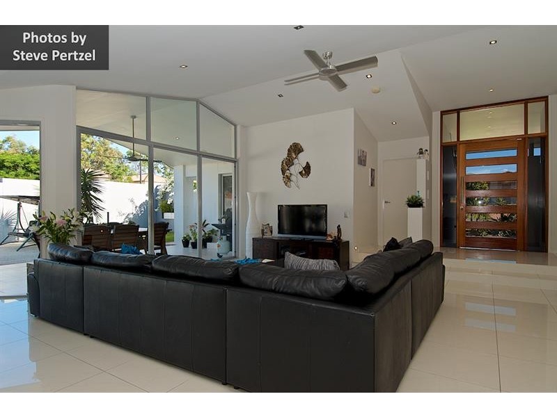 1 Midhurst Ct, Arundel QLD 4214
