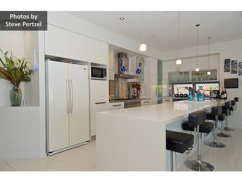 1 Midhurst Ct, Arundel QLD 4214