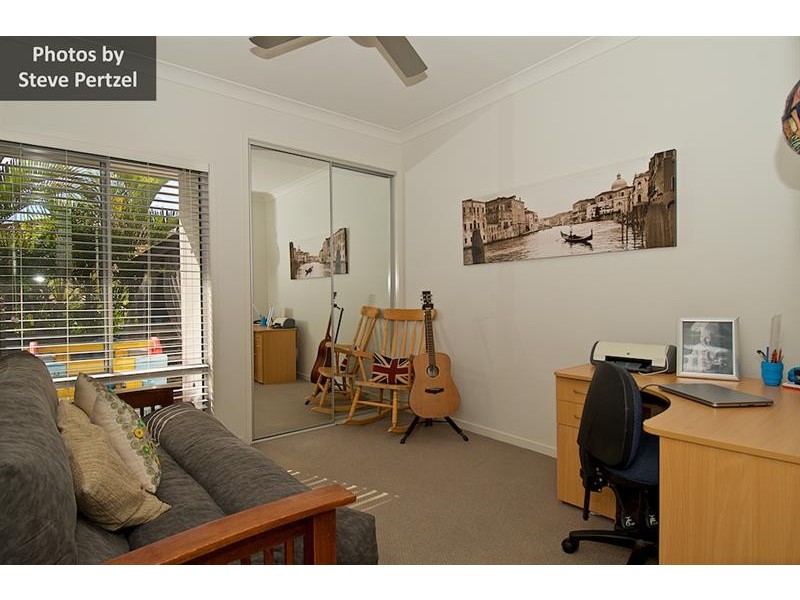1 Midhurst Ct, Arundel QLD 4214