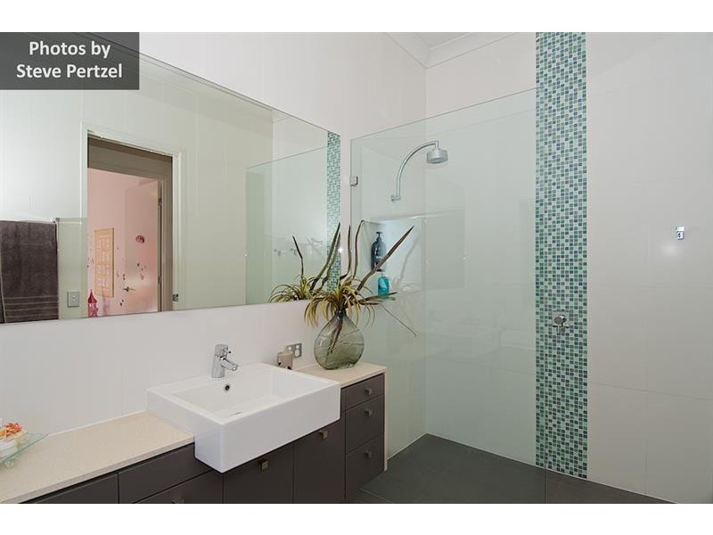 1 Midhurst Ct, Arundel QLD 4214