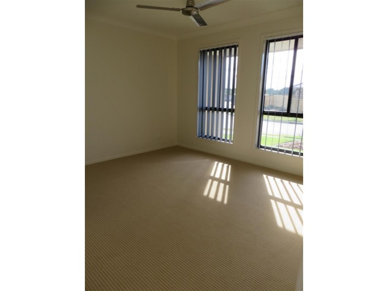 1 Sapphire Pl, Pimpama QLD 4209