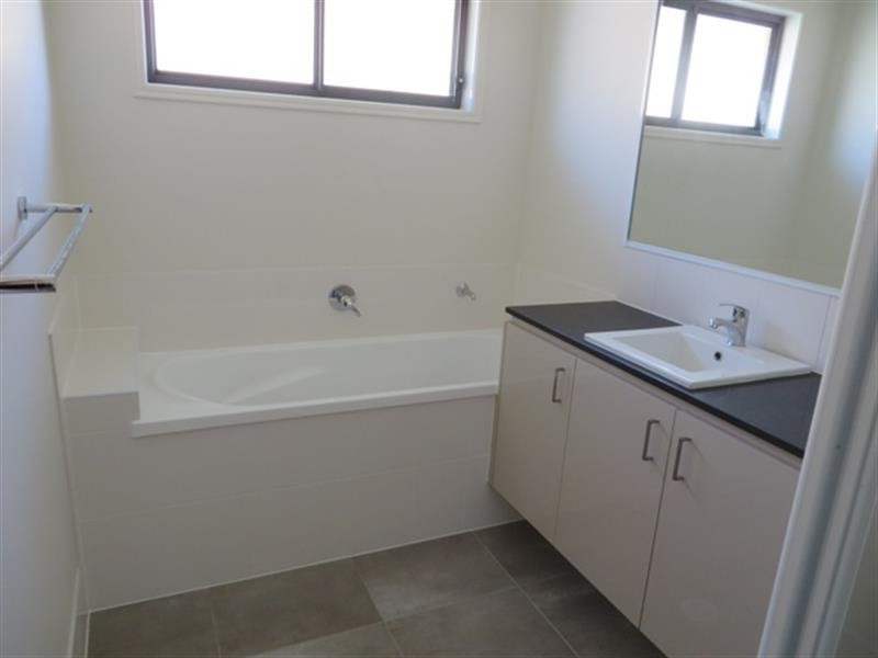 1 Sapphire Pl, Pimpama QLD 4209