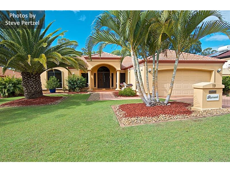 19 Hazel Ct, Arundel QLD 4214