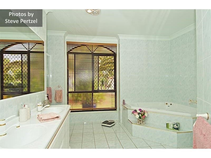 19 Hazel Ct, Arundel QLD 4214