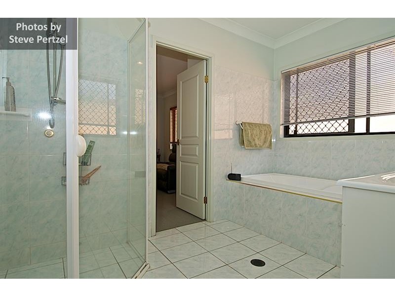 19 Hazel Ct, Arundel QLD 4214