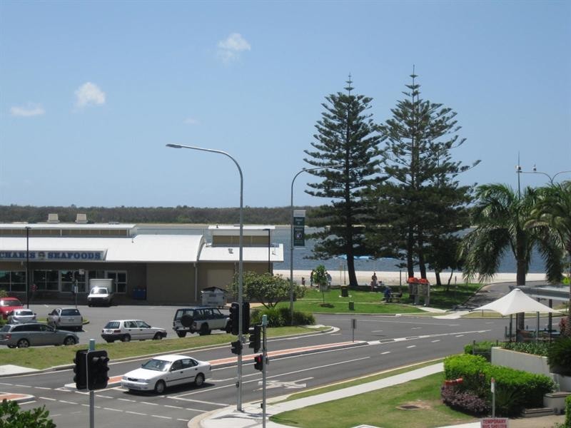 13/2 Broad St, Labrador QLD 4215