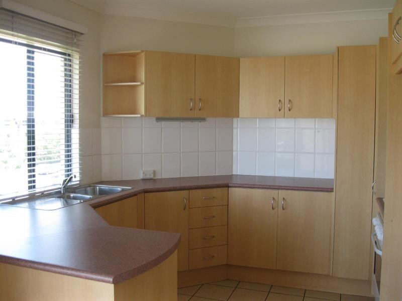 13/2 Broad St, Labrador QLD 4215