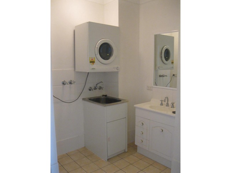 13/2 Broad St, Labrador QLD 4215