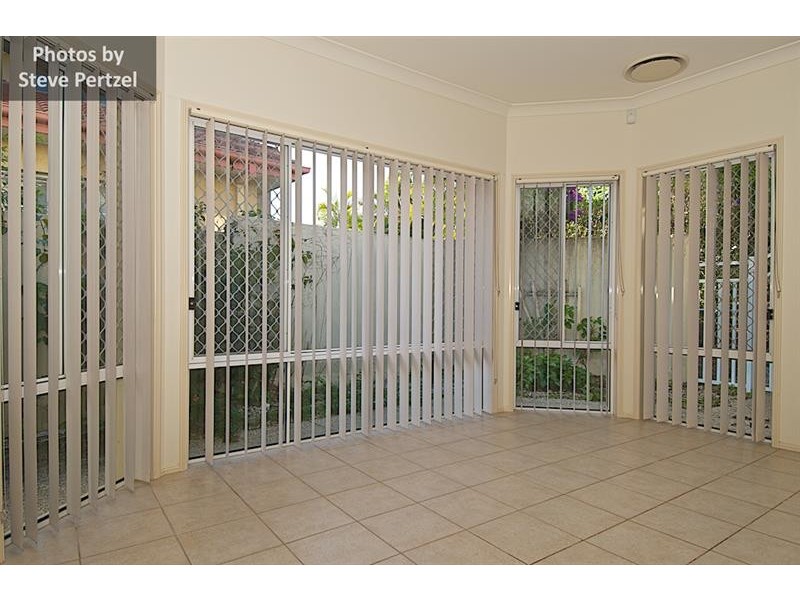1 Delonix Ct, Arundel QLD 4214