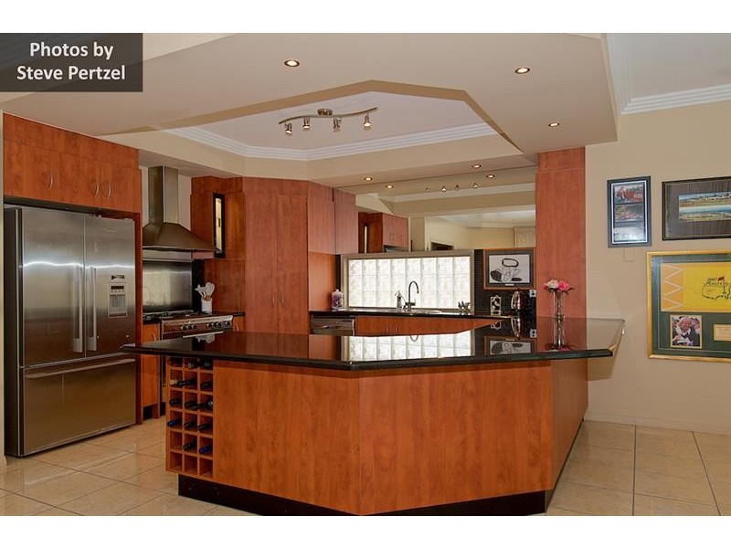 92 Arun Dr, Arundel QLD 4214