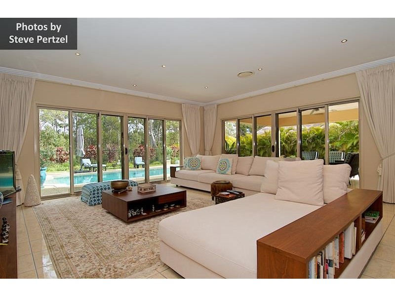 92 Arun Dr, Arundel QLD 4214