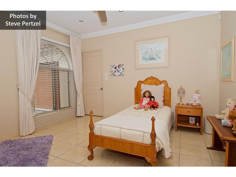 92 Arun Dr, Arundel QLD 4214