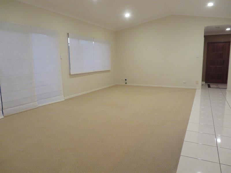 557 Oyster Cove Prom, Helensvale QLD 4212