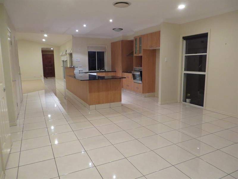 557 Oyster Cove Prom, Helensvale QLD 4212