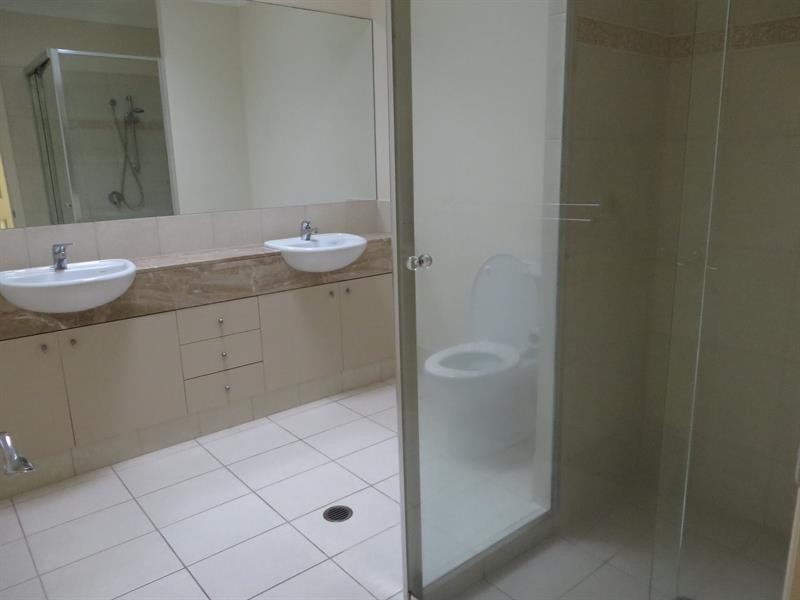 557 Oyster Cove Prom, Helensvale QLD 4212