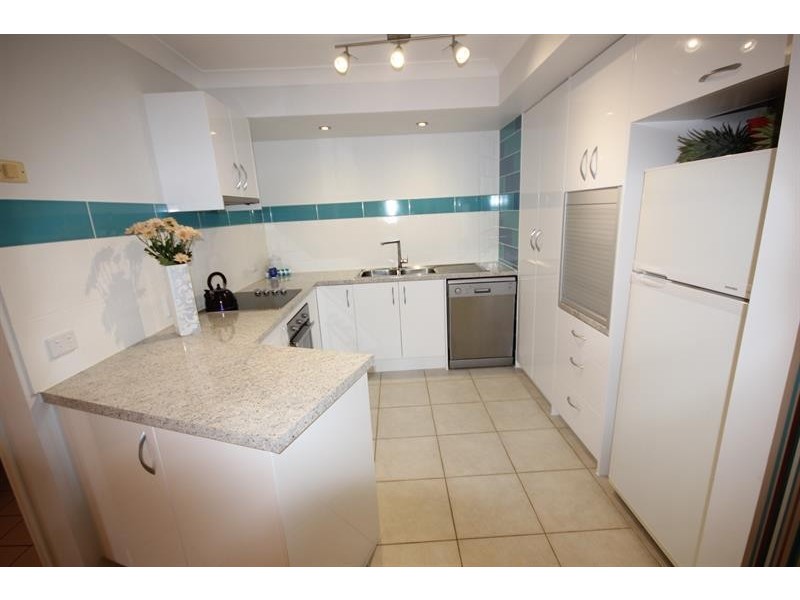 2/146 Central St, Labrador QLD 4215