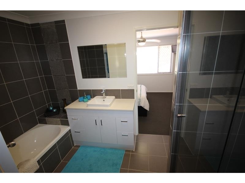 2/146 Central St, Labrador QLD 4215