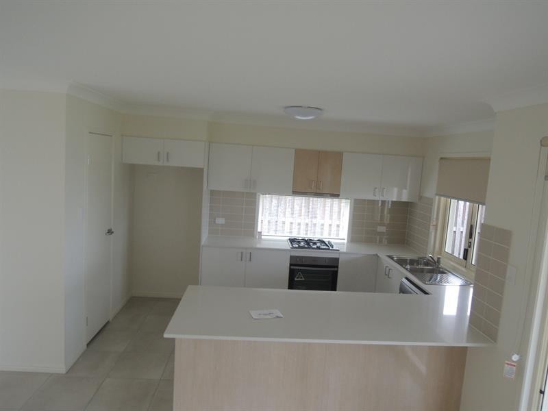 2 Undarra St, Pimpama QLD 4209