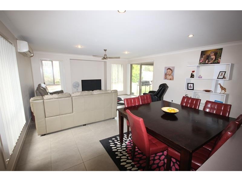 36 Sanctuary Pkwy, Waterford QLD 4133